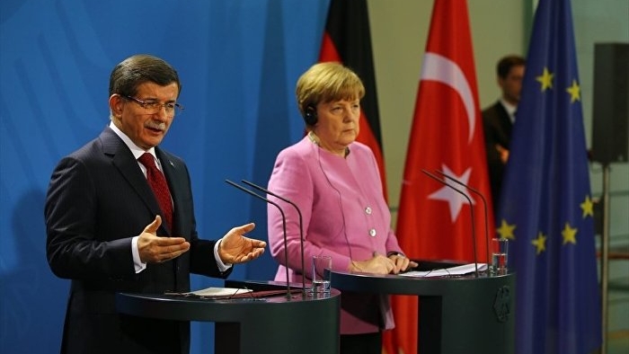 Merkel'den Davutoğlu'nun yanında çarpıcı Rusya mesajı