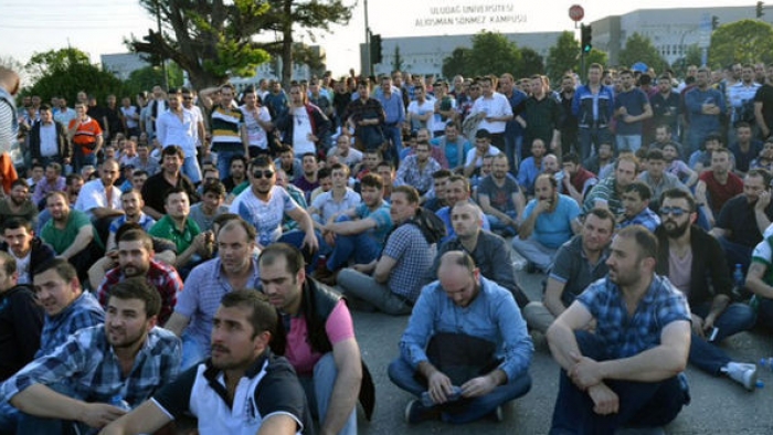 Türkiye'de Fiat ve Renault Fabrikalarının işçileri Grev Yapıyorlar