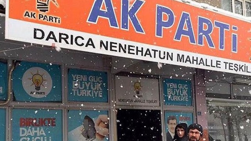 AK Parti binasına saldırı!