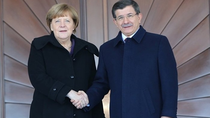 Davutoğlu ve Merkel telefonda görüştü