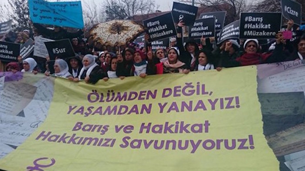 'Barış İçin Kadın Girişimi' Diyarbakır'a ulaştı