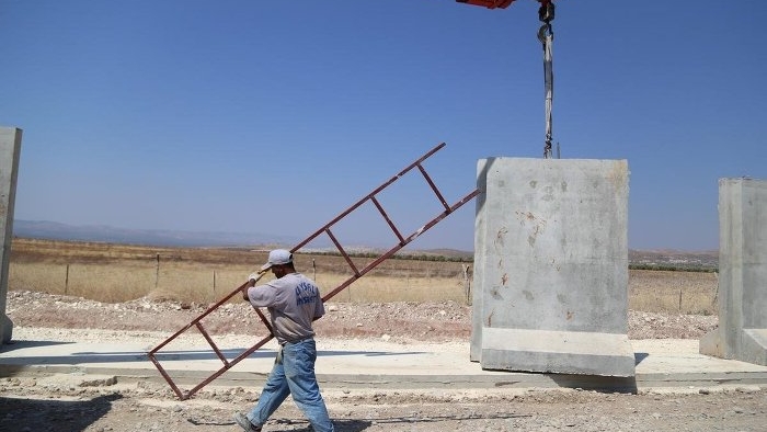 Türkiye-Suriye sınırına beton duvar örülüyor