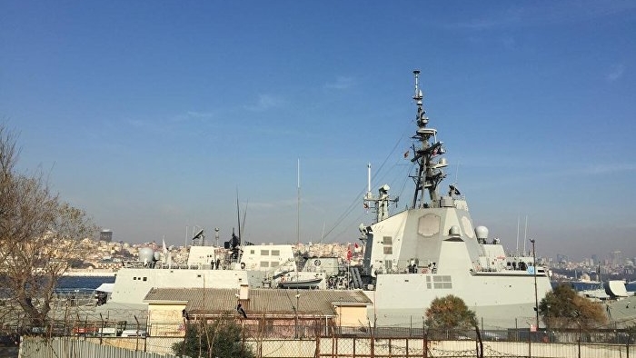 NATO gemileri İstanbul'a demir attı