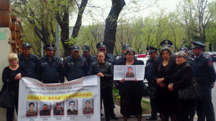 Ermenistan'da Asker Anneleri İtiraz Ettiler