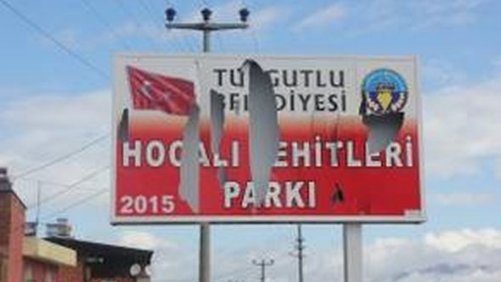 Türkiye'deki "Hocalı Şehitleri Parkı" Levhasına Saldırı