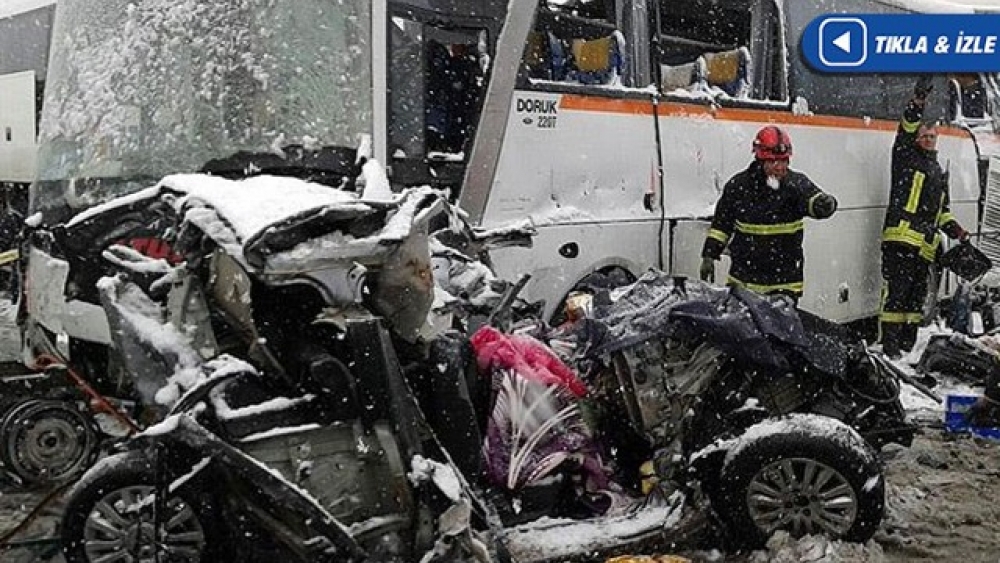 İki kaza trafiği felç etti! İstanbul'a giriş çıkış yok!