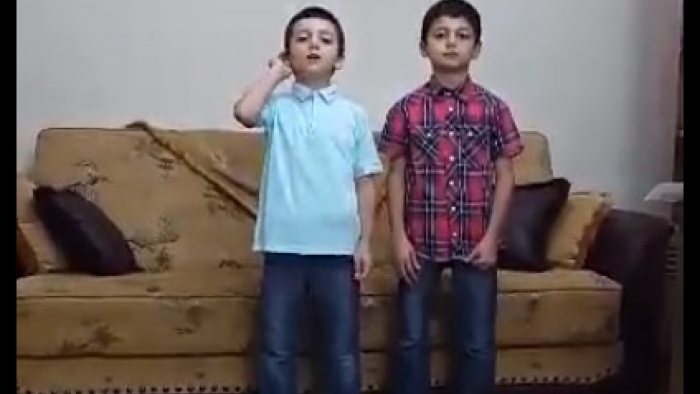 Küçük Kardeşler Düet Ezan Okudular - Video
