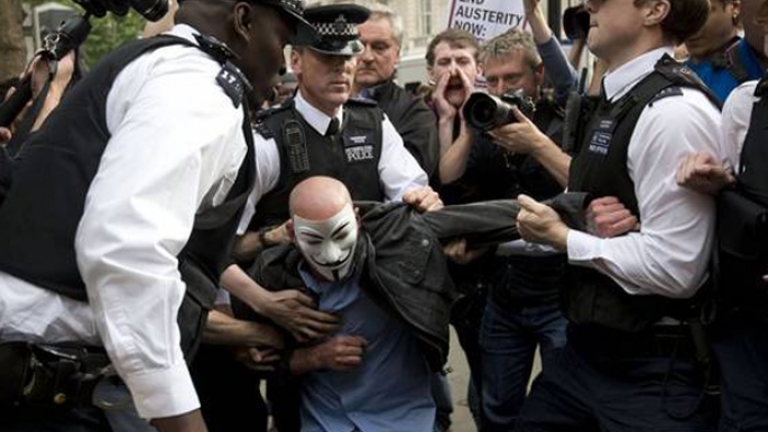Londra'da Göstericiler Tutuklandı