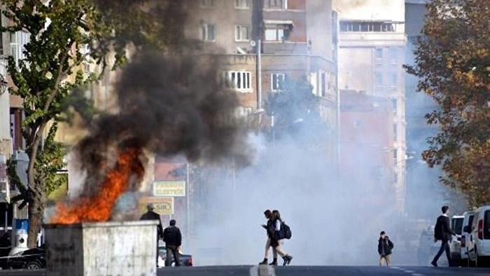 Diyarbakır'da çıkan olaylarda 2 kişi hayatını kaybetti