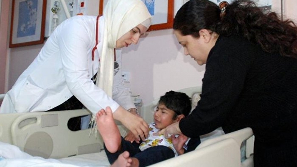 Suriyeli çocuk ayakları bağlı donmak üzereyken bulundu