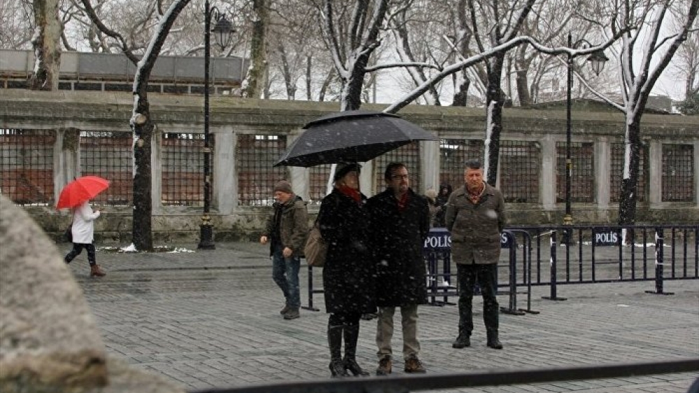 John Bass, Sultanahmet'te saygı duruşunda bulundu