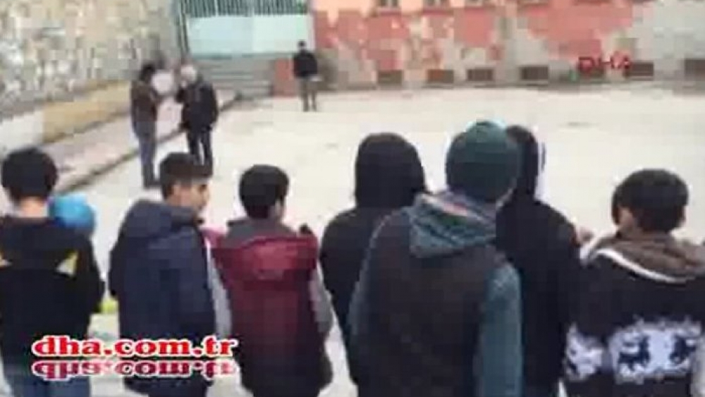 Diyarbakır'da karne günü okul bahçesine bomba: 5 çocuk yaralı