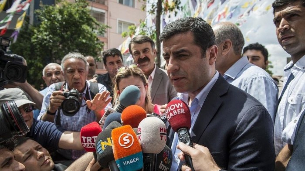 Demirtaş: Halkımız asla ve ama asla diz çökmeyecektir