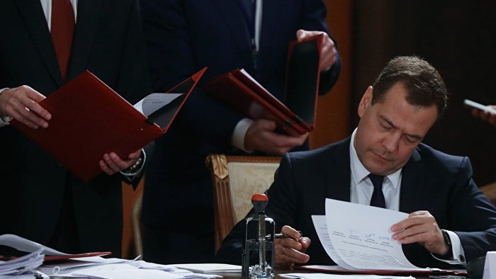 Medvedev, Türkiye'ye yaptırım talimatını imzaladı