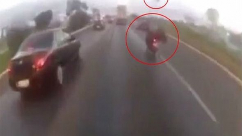 Motosiklet Sürücüsü Korkunç Şekilde Öldü - VİDEO