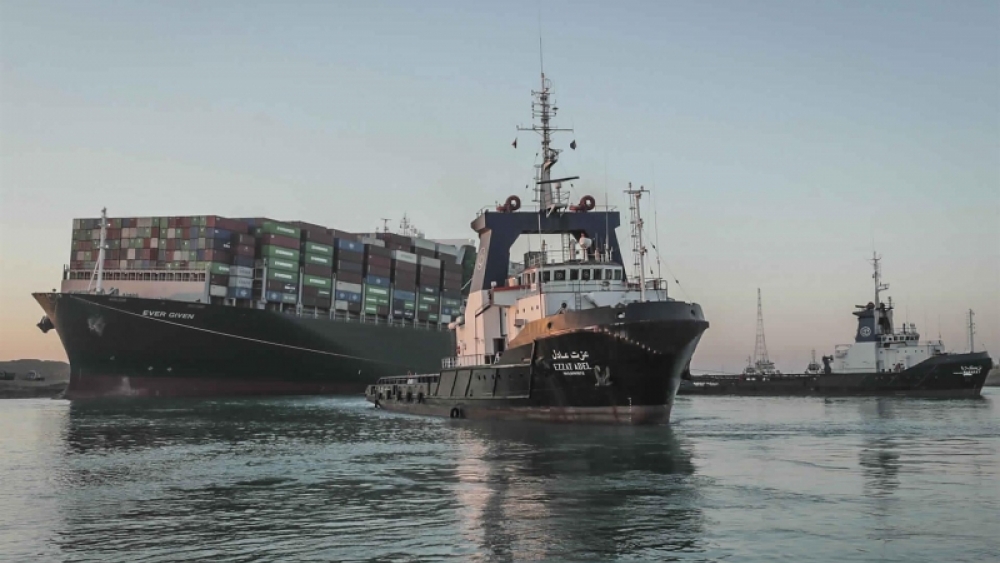 Süveyş Kanalı'nı tıkayan dev konteyner gemisi serbest bırakıldı