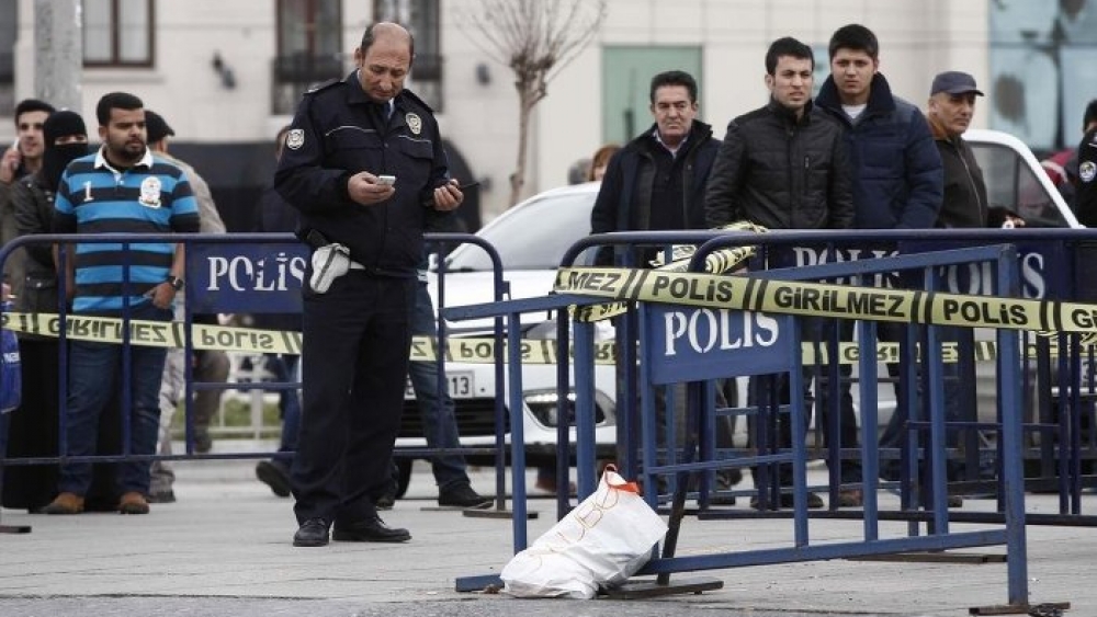 Taksim Meydanı’nda şüpheli paket paniği