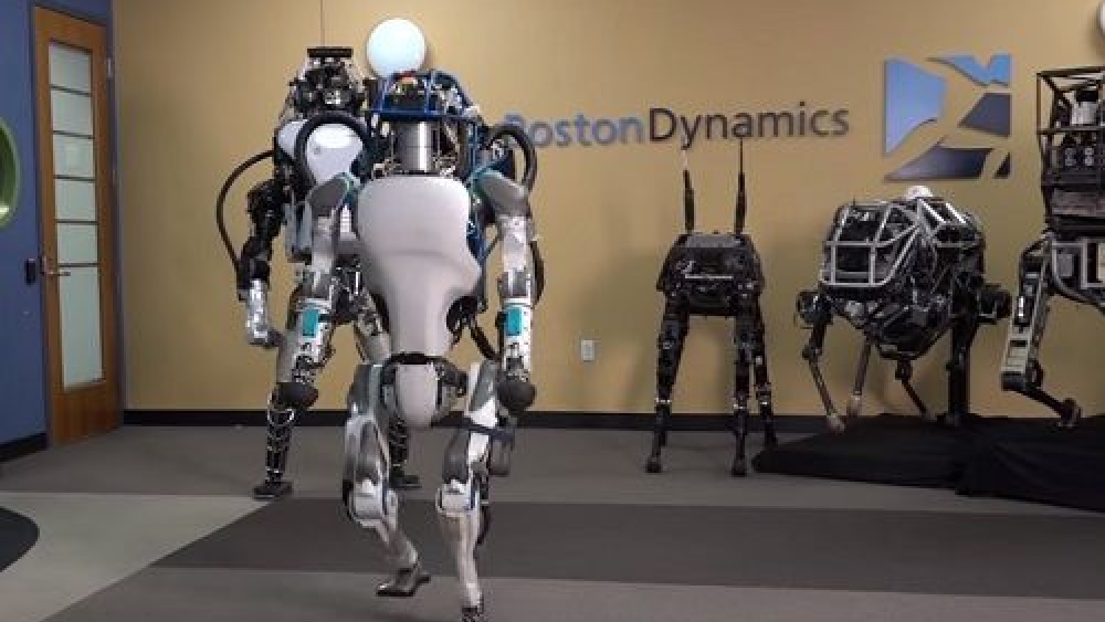 Bilim kurgu gerçeğe dönüşüyor: Atlas robot son haliyle karşınızda