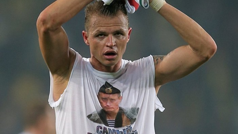 Rus futbolcu Kadıköy'e Putin tişörtüyle veda etti