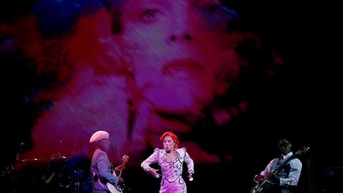 Lady Gaga, Grammy'de David Bowie oldu