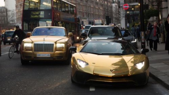 Altın kaplama otomobiller büyüledi