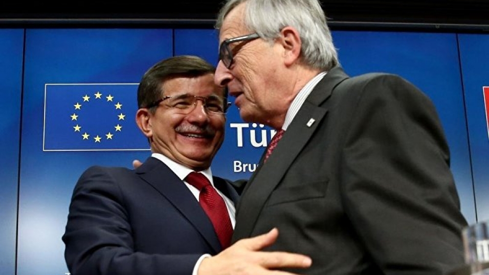 Juncker ve Davutoğlu tartışma yaratan anlaşma için bir araya geliyor