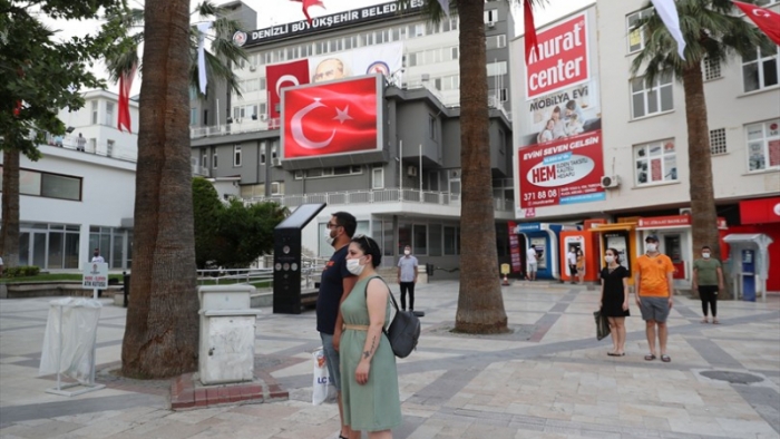 Büyükşehir’de dev ekrandan İstiklal Marşı
