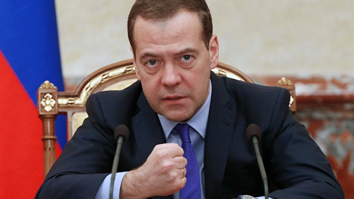 Medvedev: Karabağ krizinde Türkiye faktörü olabilir