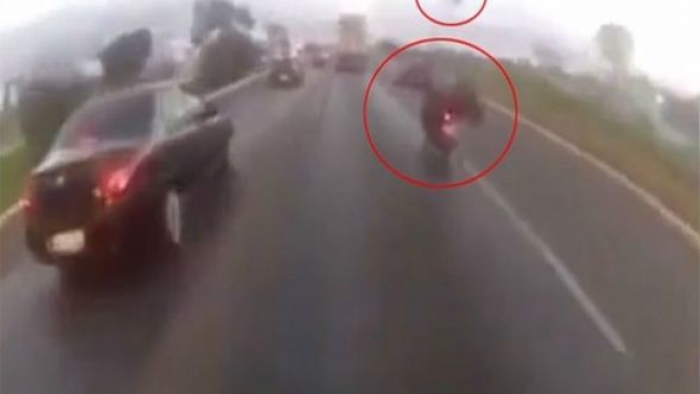 Motosiklet Sürücüsü Korkunç Şekilde Öldü - VİDEO