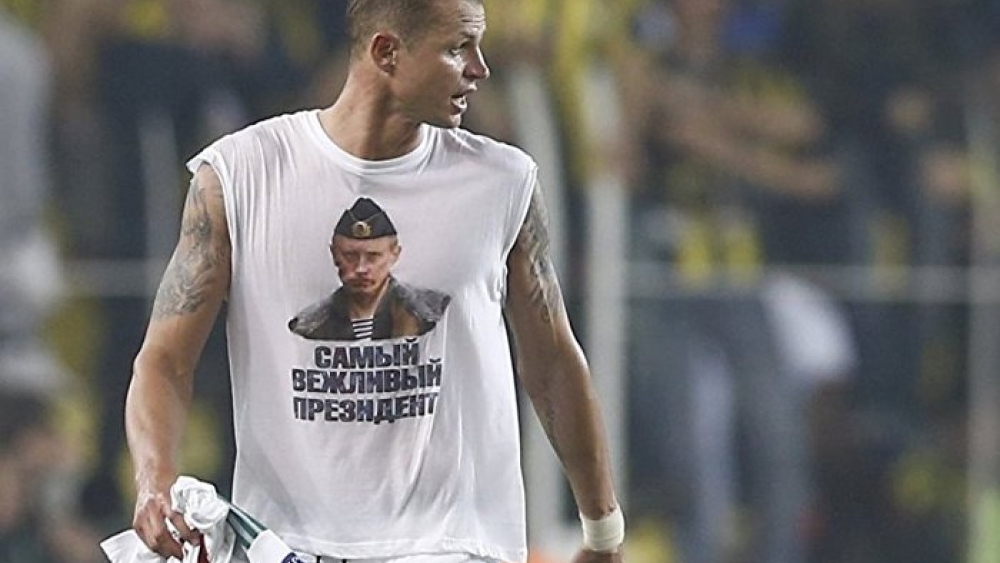 Putin tişörtü giyen Rus futbolcunun cezası belli oldu