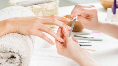 Kuru Manikür ile Sağlıklı ve Profesyonel Tırnak Bakımı