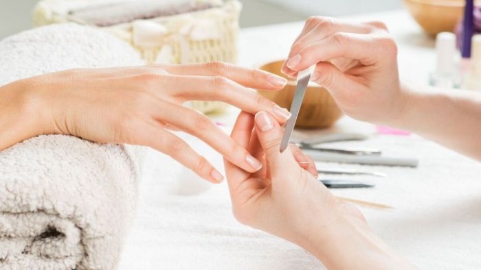 Kuru Manikür ile Sağlıklı ve Profesyonel Tırnak Bakımı