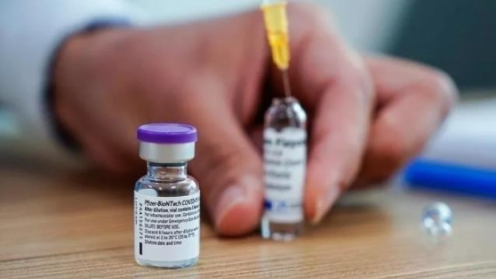 Sağlık Bakanlığı, Pfizer/BioNTech aşı alıcılarına güçlendirici atış yapılacağını söyledi